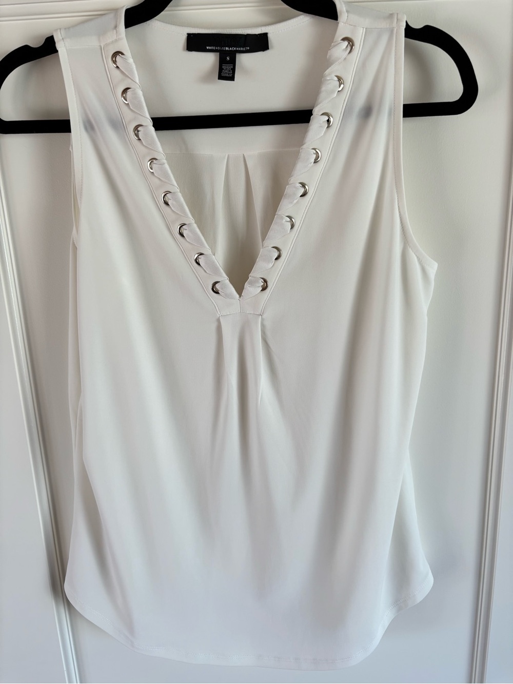 White House Black Market White Grommet V-Neck Sleeveless Camisole